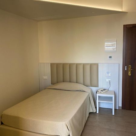 Hotel Vittoria Васто Экстерьер фото