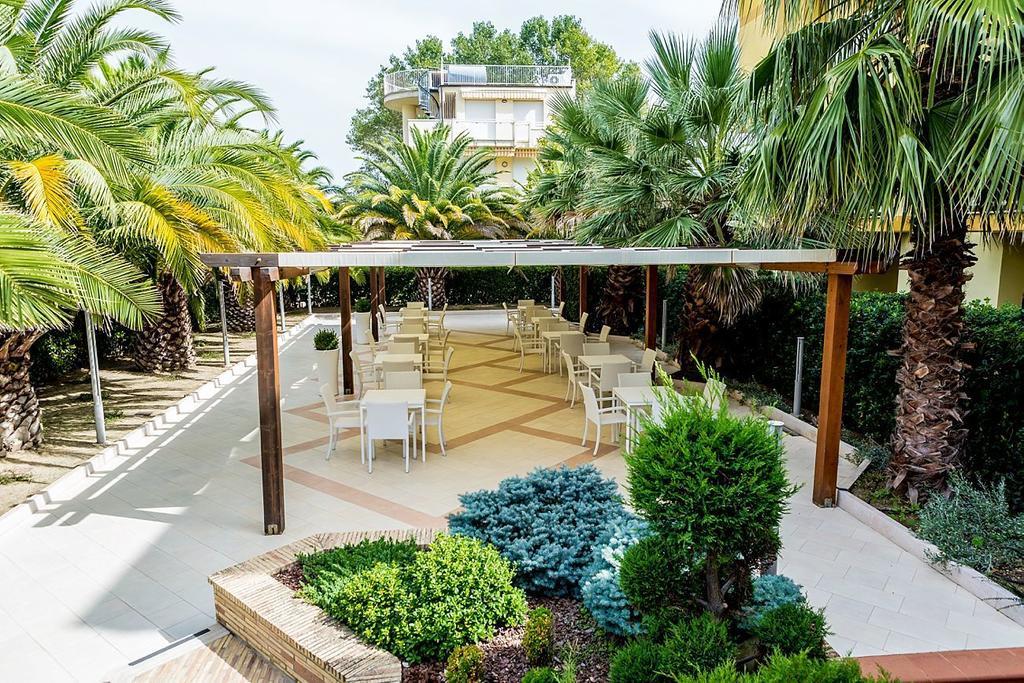 Hotel Vittoria Васто Экстерьер фото