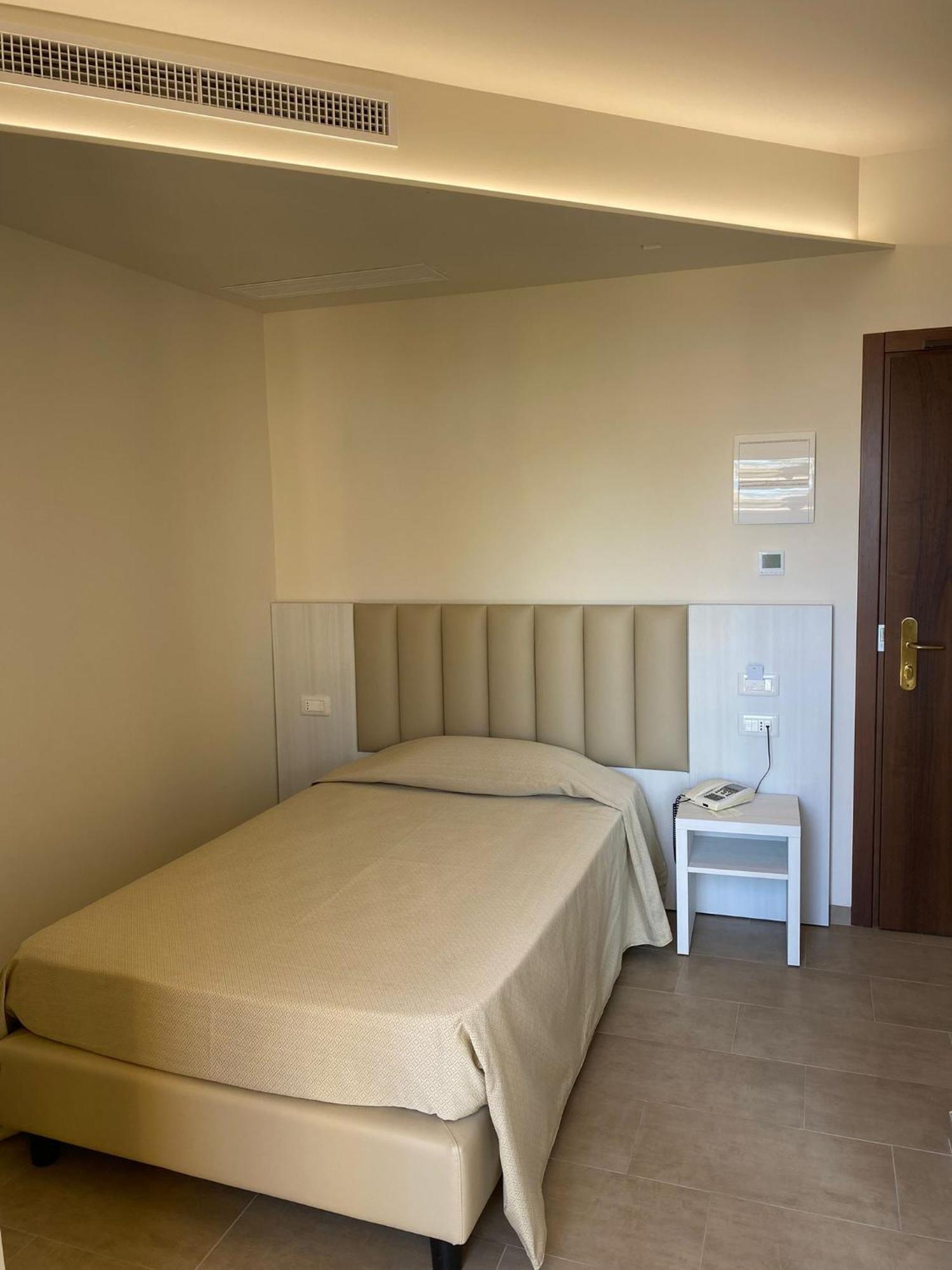 Hotel Vittoria Васто Экстерьер фото