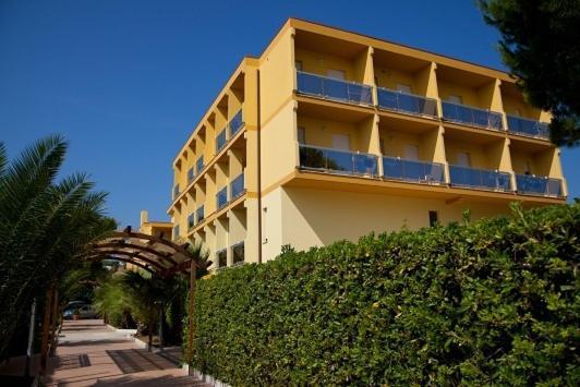 Hotel Vittoria Васто Экстерьер фото